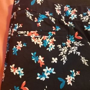 Lane Bryant Black crop pant with deep teal, white, and coral prints. Size 28 NWT